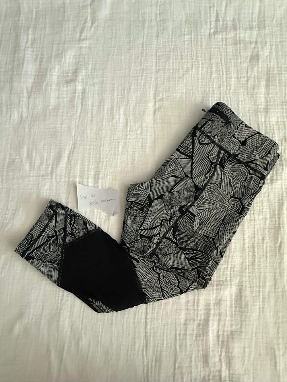 lululemon Pace Rival Crop Full on Luxtreme Dottie tribe wh/blk 23” leggings